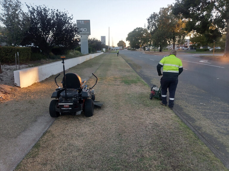 Bluegrass Commercial Lawnmowing Service Canning Vale